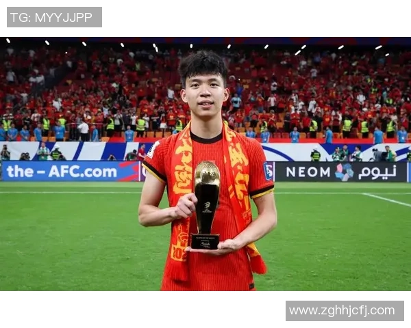 足球明星在关键时刻泪洒赛场背后的感人故事与情感瞬间