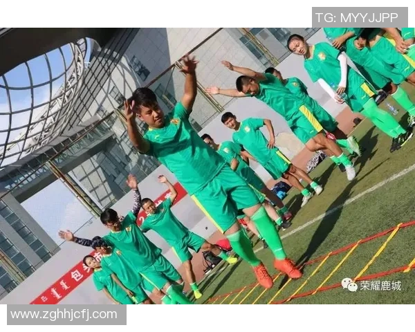 足球明星同框瞬间珍藏集锦展现绿茵场上的友谊与荣耀 足球明星同框瞬间珍藏集锦展现绿茵场上的友谊与荣耀