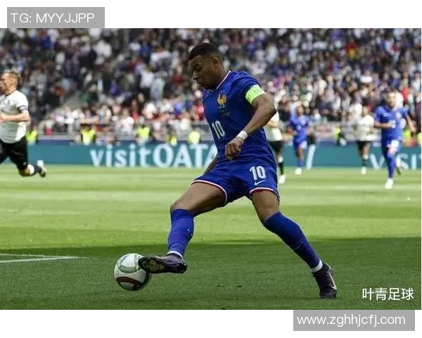 足球明星抱胸姿态展现自信魅力的精彩瞬间合集 足球明星抱胸姿态展现自信魅力的精彩瞬间合集