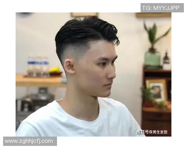 足球明星蓝白发型引领潮流风尚展现个性魅力与运动精神的完美结合 足球明星蓝白发型引领潮流风尚展现个性魅力与运动精神的完美结合