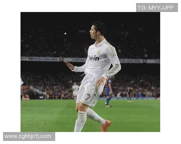 足球明星走路的姿势揭秘如何影响他们在场上的表现与魅力 足球明星走路的姿势揭秘如何影响他们在场上的表现与魅力